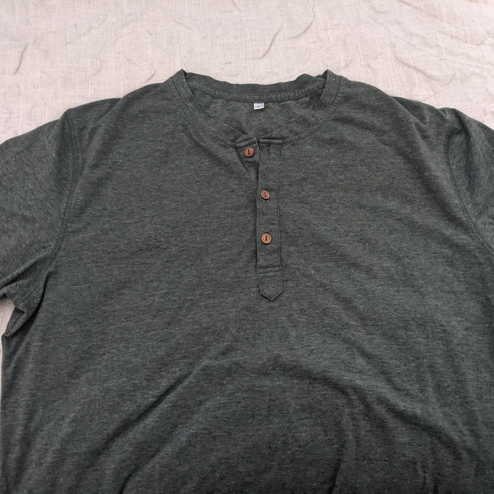 Men's T-shirt Size Large